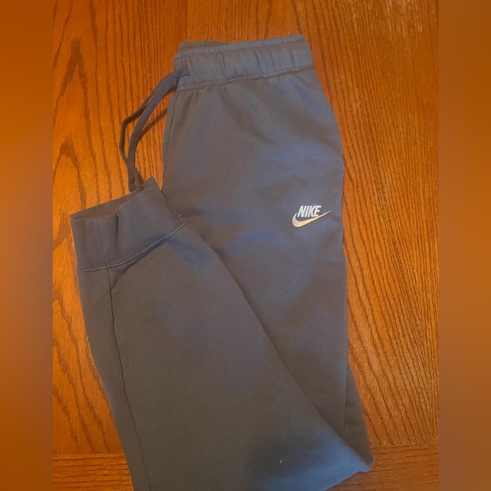 Nike women’s club fleece sweats